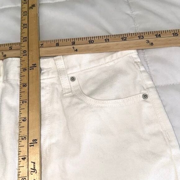 Old Navy High-Rise White Denim Shorts Size 10 - Picture 5 of 7